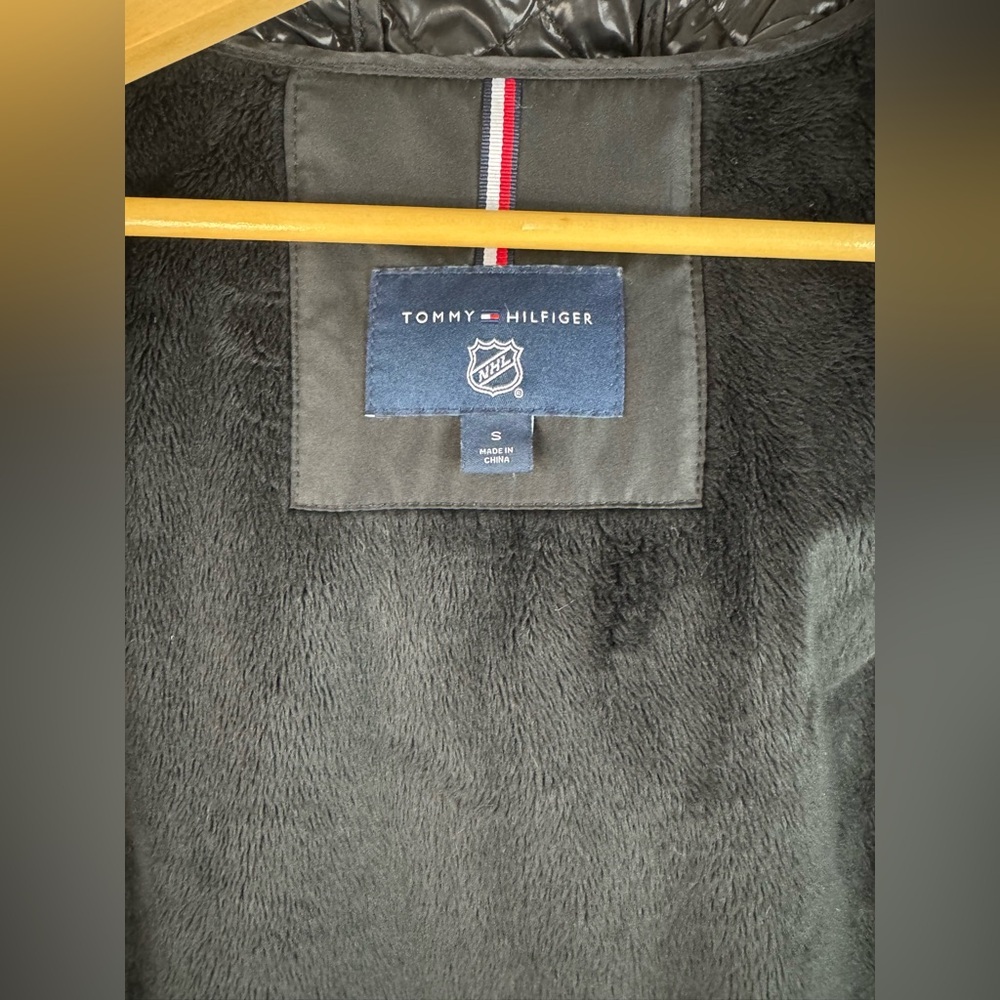 NWOT Tommy Hilfiger NHL Pittsburgh Penguins Quilted Hooded Jacked Black Small - Picture 14 of 15